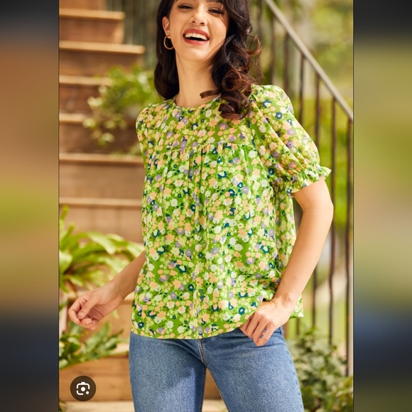 Modcloth Tops - NWT Modcloth Gorgeous Gathering Smocked Floral Top